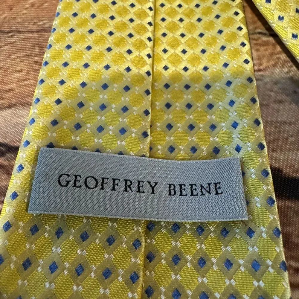 Geoffrey Beene Silk Tie Mens Yellow Blue Diamond Geometric Woven Necktie 3.5 W
